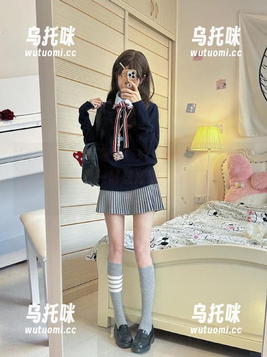 17c吃瓜 有更新!17c吃瓜里的黑料,感觉像是在看一部悬疑剧,跌宕起伏的情节。