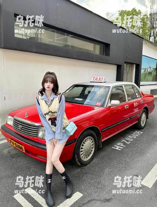 17吃瓜网 更新黑料还是更新我被吃的瓜?17吃瓜网里的戏真不少!