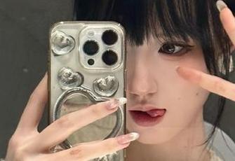 把自己裹在被子里，观看91chigua，脑海里浮现出整个盛夏的懒散。