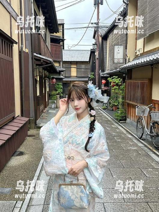 91吃瓜 91吃瓜的永久APK更新,倒是让我重新审视了啥叫“吃瓜”——可惜只有明天的瓜能给我答案。