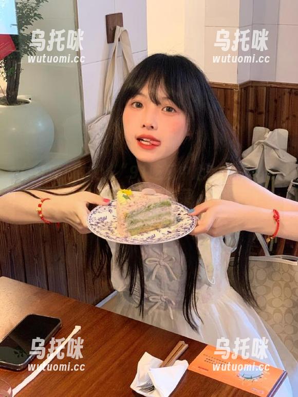 91吃瓜中心 “91吃瓜中心”发布:今天的八卦就像菜市场的韭菜,一波未平一波又起!