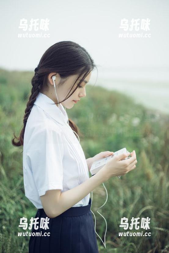 目不转睛看“hlw”入口，那里似乎藏着无数的瓜，还沉迷其中不能自拔～