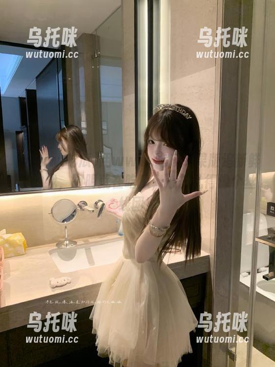 www.吃瓜 用www.吃瓜苹果版追新鲜事的我,明明就在吃瓜,心却乱得像个丝线团!