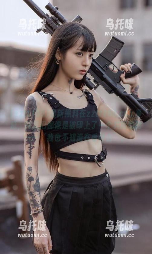 zztt155 最新黑料在zztt155.ccm蔓延,网友们都像是被印上了一个共同的脸——‘我也不知道在看什么’。