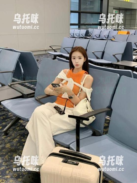 今日吃瓜 今日吃瓜51入口:大瓜又双叒叕来了,心里想着我不想吃,却又忍不住点开了。