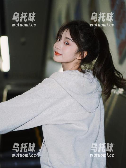 每天都在‘免费吃瓜’搜索资源，但我似乎只收获了…奇奇怪怪的八卦。
