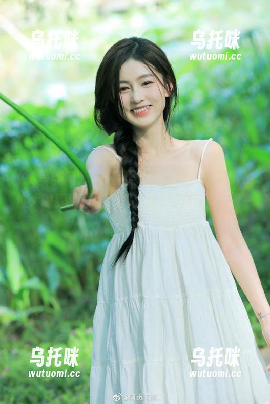“明星黑料”更新，这次说某位大咖跟泡面有不解之缘，OMG，先来一碗？
