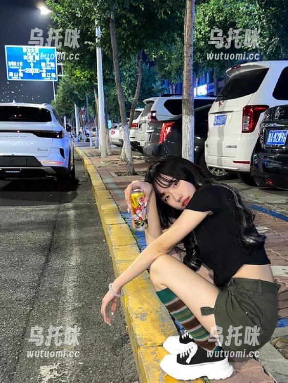 黑哥扒料 首页黑哥扒料,刚刚更新的天上掉馅饼的故事,让我想起我的小学梦,哈哈。