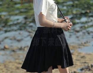 别低头，黑料51app里的八卦会掉下来的…