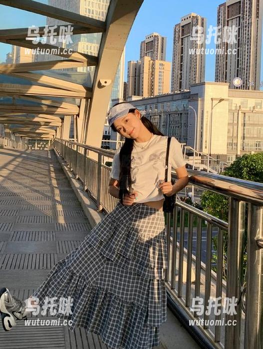 黑料吃瓜网 黑料吃瓜网的地址总像个迷宫,从反差到正能量,我完全被吸引了!