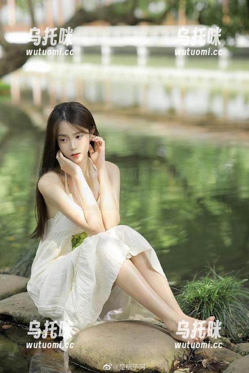 黑料吃瓜网 黑料吃瓜网苹果版:在线八卦赶紧来,瓜过期不候哦!