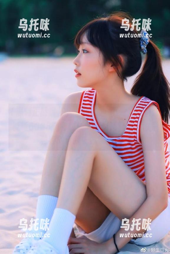黑料正能量 哈,说真的,下载“黑料正能量6688”有时候比瑜伽还舒服。也是独特的自我安慰配方吧。