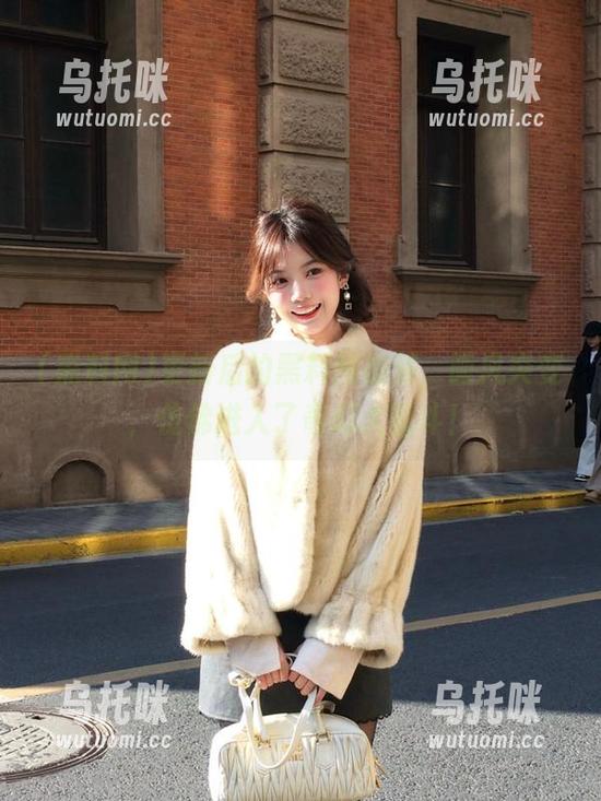 黑料网 更新后的黑料网视频,画风突变,仿佛进入了奇幻大乱斗!