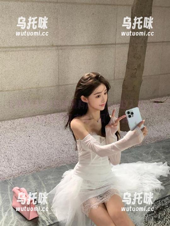 黑料网站 走进黑料网站app的入口,保证让你乐不可支的‘瓜’一捧捧。